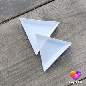 Pärlfat - Vit triangel av plast för sortering av smycken