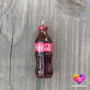 Cola-berlock - Hänge i form av miniatyrflaska med läsk